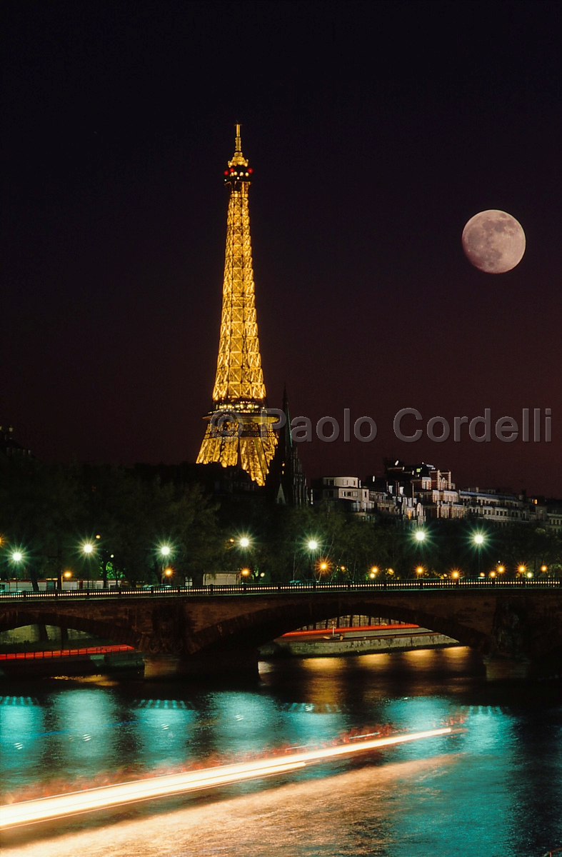 Eiffel Tower and Seine River, Paris, France
 (cod:Paris 34)